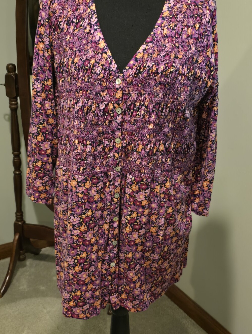 JJILL...Purple Smocked Front V-neck Floral Button-Front Tunic